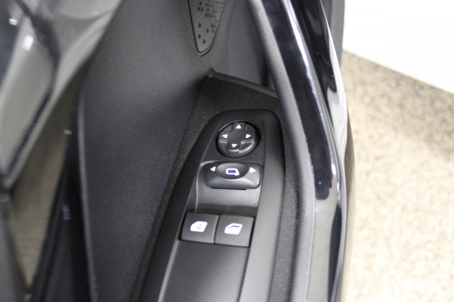 Peugeot 208 1.2 PureTech Blue Lion Navi/Carplay.