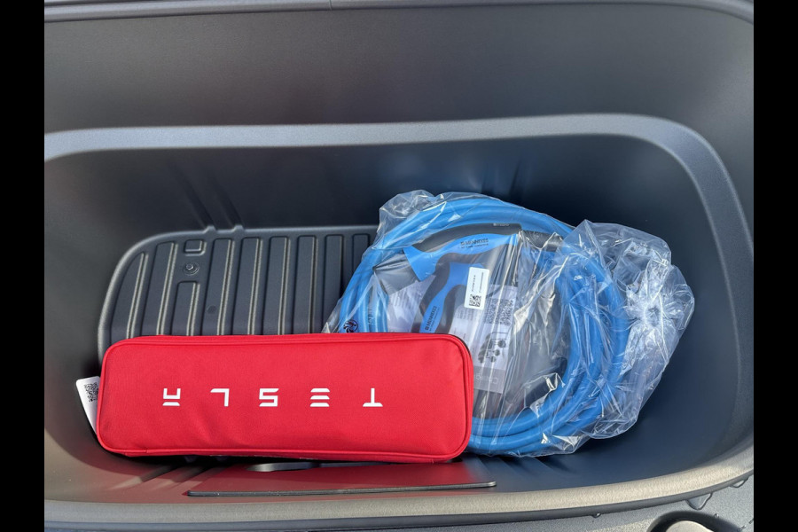 Tesla Model Y Premium Long Range AWD 75 kWh NIEUWE AUTO – DIRECT LEVERBAAR! 1E TOELATING 28-01-2026