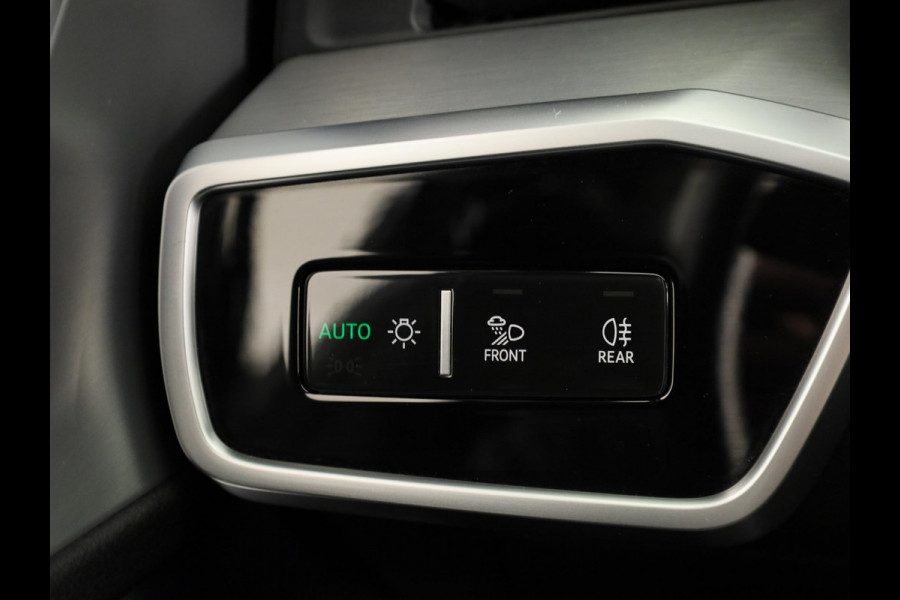 Audi A6 Avant 40 TFSI S edition Competition 204 pk S-tronic | Verlengde garantie | Navigatie | Panoramadak | Parkeersensoren | Achteruitrijcamera | Stoelverwarming | S-Line |