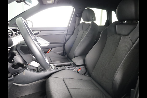 Audi Q3 45 TFSI e Advanced edition 245pk | Navigatie | Sportstoelen | 19 inch lichtmetalen velgen | Stoelverwarming | Adaptieve cruise controle
