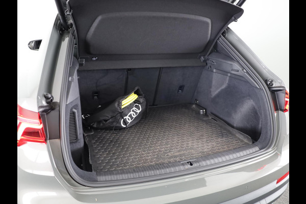 Audi Q3 45 TFSI e Advanced edition 245pk | Navigatie | Sportstoelen | 19 inch lichtmetalen velgen | Stoelverwarming | Adaptieve cruise controle