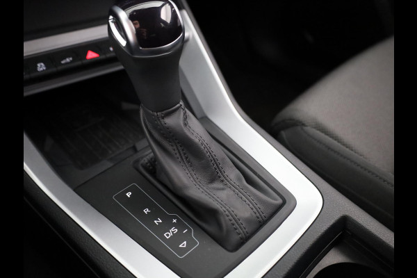 Audi Q3 45 TFSI e Advanced edition 245pk | Navigatie | Sportstoelen | 19 inch lichtmetalen velgen | Stoelverwarming | Adaptieve cruise controle