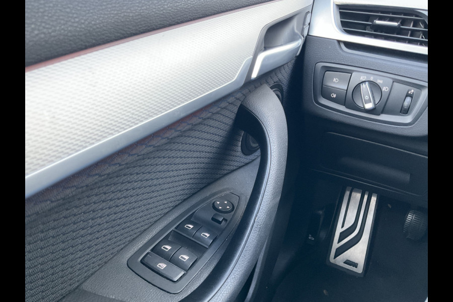 BMW X1 18i 140pk M-Sport Executive Edition Clima Cruise Head up Display
