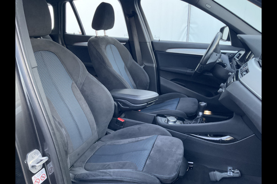 BMW X1 18i 140pk M-Sport Executive Edition Clima Cruise Head up Display