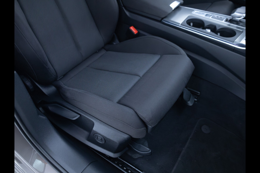 Audi A6 Limousine 45 TFSI Sport S line Edition | 20" LMV | Panoramadak | Adaptive cruise | Navigatie | Stoelverwarming, Parkeersensoren voor en achter