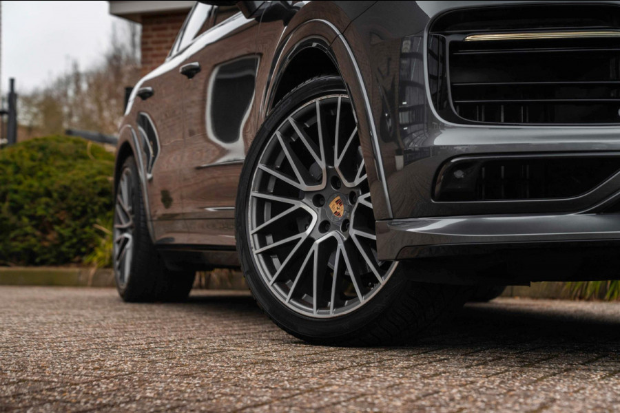Porsche Cayenne Coupé 3.0 E-Hybrid Platinum Edition Sport Design Luchtvering Pano Soft Black Optic Close 22''