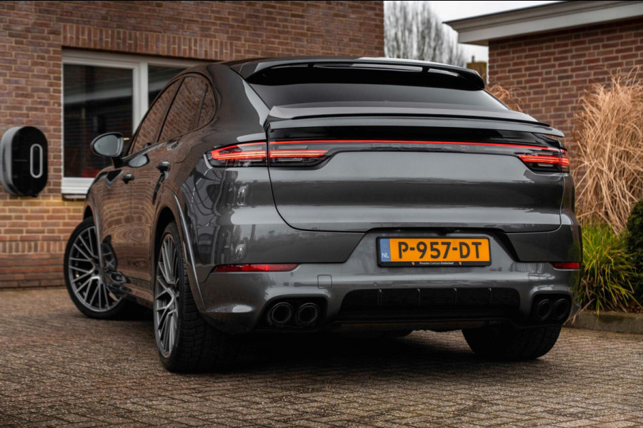 Porsche Cayenne Coupé 3.0 E-Hybrid Platinum Edition Sport Design Luchtvering Pano Soft Black Optic Close 22''