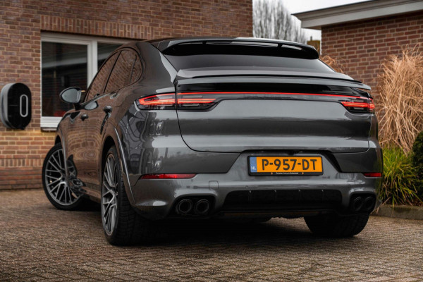 Porsche Cayenne Coupé 3.0 E-Hybrid Platinum Edition Sport Design Luchtvering Pano Soft Black Optic Close 22''