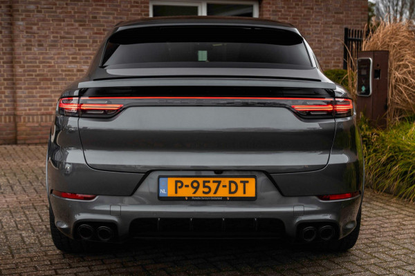 Porsche Cayenne Coupé 3.0 E-Hybrid Platinum Edition Sport Design Luchtvering Pano Soft Black Optic Close 22''