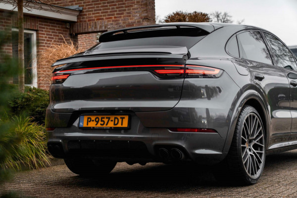 Porsche Cayenne Coupé 3.0 E-Hybrid Platinum Edition Sport Design Luchtvering Pano Soft Black Optic Close 22''
