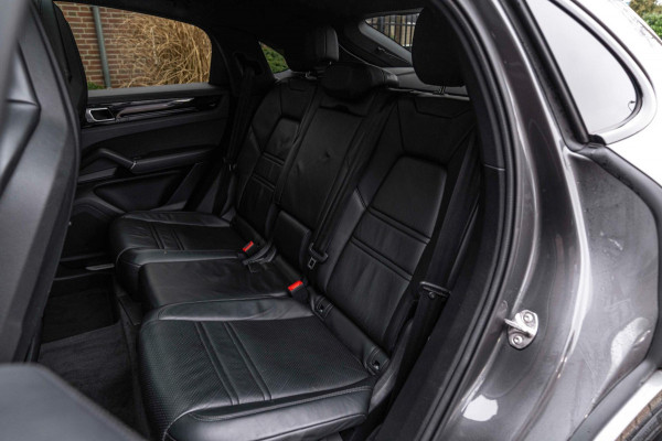 Porsche Cayenne Coupé 3.0 E-Hybrid Platinum Edition Sport Design Luchtvering Pano Soft Black Optic Close 22''