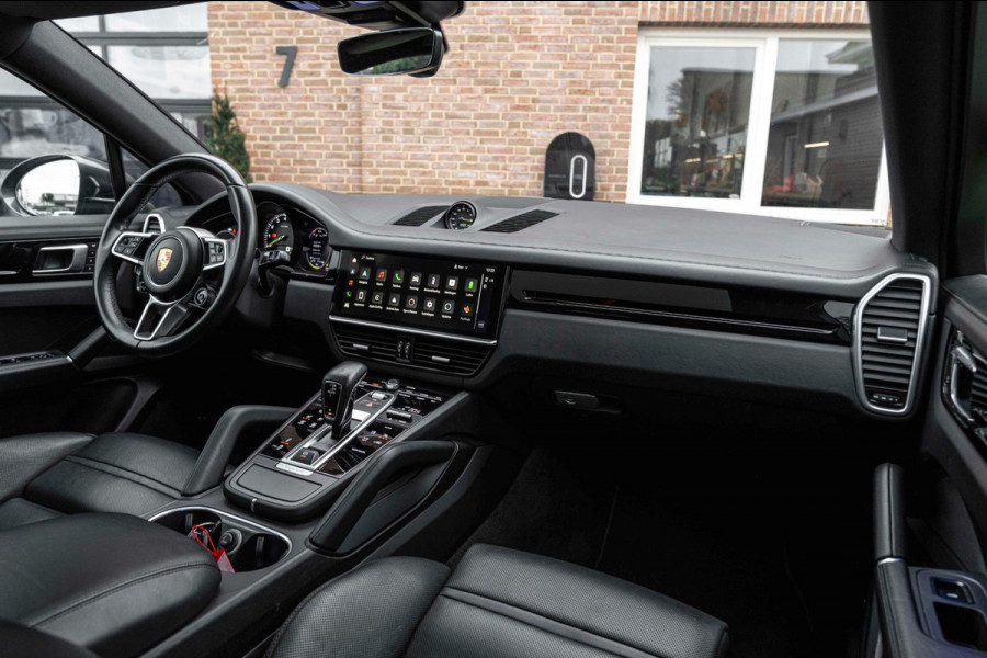 Porsche Cayenne Coupé 3.0 E-Hybrid Platinum Edition Sport Design Luchtvering Pano Soft Black Optic Close 22''