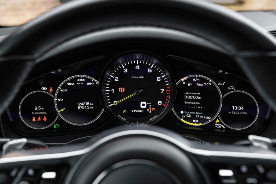 Porsche Cayenne Coupé 3.0 E-Hybrid Platinum Edition Sport Design Luchtvering Pano Soft Black Optic Close 22''