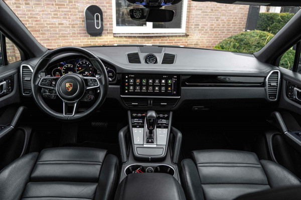 Porsche Cayenne Coupé 3.0 E-Hybrid Platinum Edition Sport Design Luchtvering Pano Soft Black Optic Close 22''