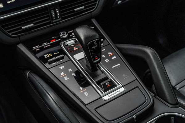 Porsche Cayenne Coupé 3.0 E-Hybrid Platinum Edition Sport Design Luchtvering Pano Soft Black Optic Close 22''
