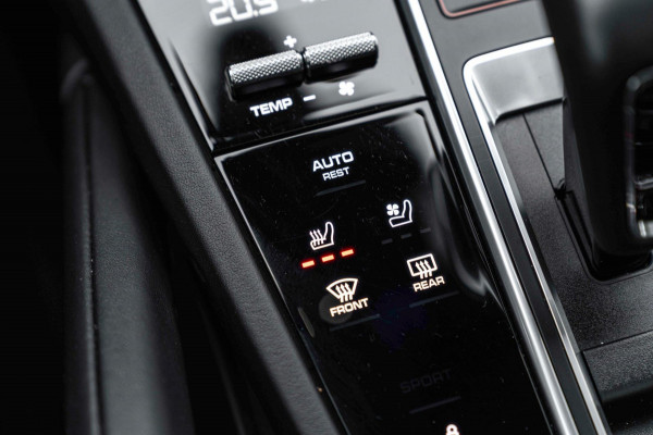 Porsche Cayenne Coupé 3.0 E-Hybrid Platinum Edition Sport Design Luchtvering Pano Soft Black Optic Close 22''