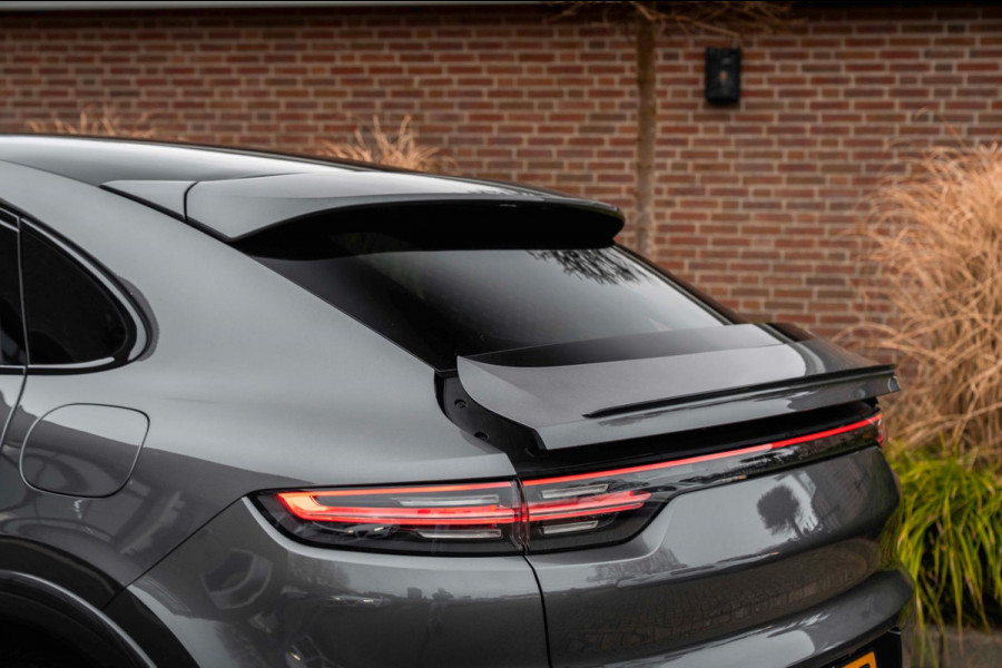 Porsche Cayenne Coupé 3.0 E-Hybrid Platinum Edition Sport Design Luchtvering Pano Soft Black Optic Close 22''