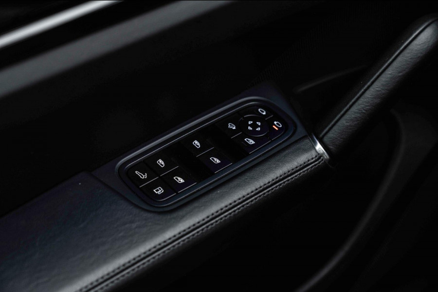 Porsche Cayenne Coupé 3.0 E-Hybrid Platinum Edition Sport Design Luchtvering Pano Soft Black Optic Close 22''