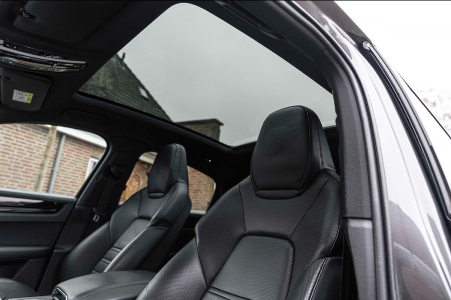 Porsche Cayenne Coupé 3.0 E-Hybrid Platinum Edition Sport Design Luchtvering Pano Soft Black Optic Close 22''