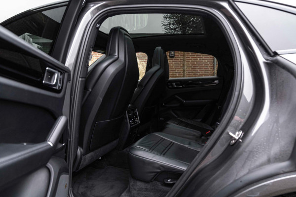 Porsche Cayenne Coupé 3.0 E-Hybrid Platinum Edition Sport Design Luchtvering Pano Soft Black Optic Close 22''