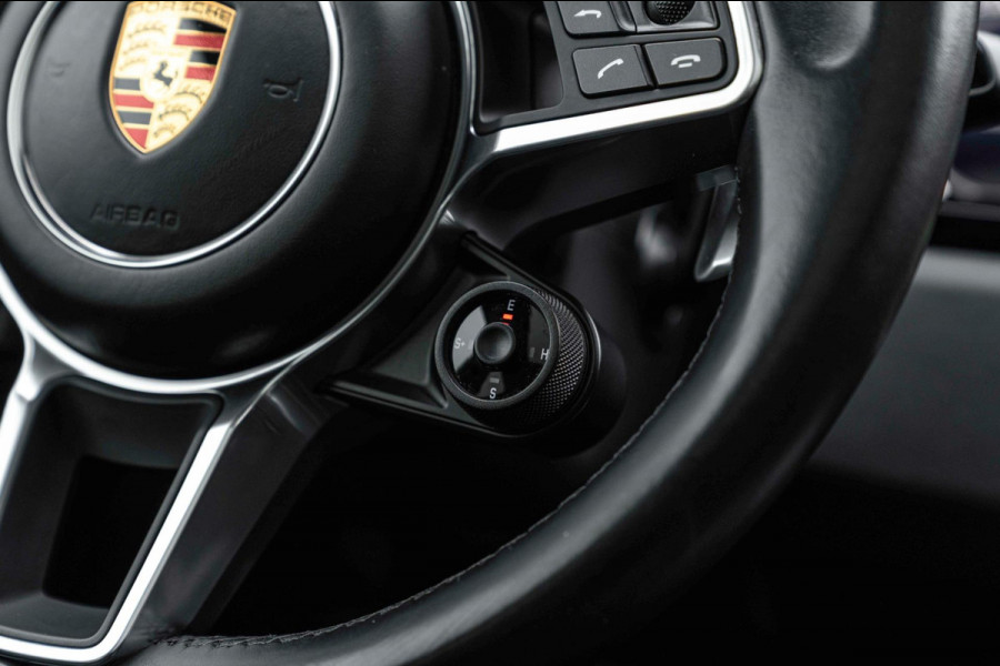 Porsche Cayenne Coupé 3.0 E-Hybrid Platinum Edition Sport Design Luchtvering Pano Soft Black Optic Close 22''