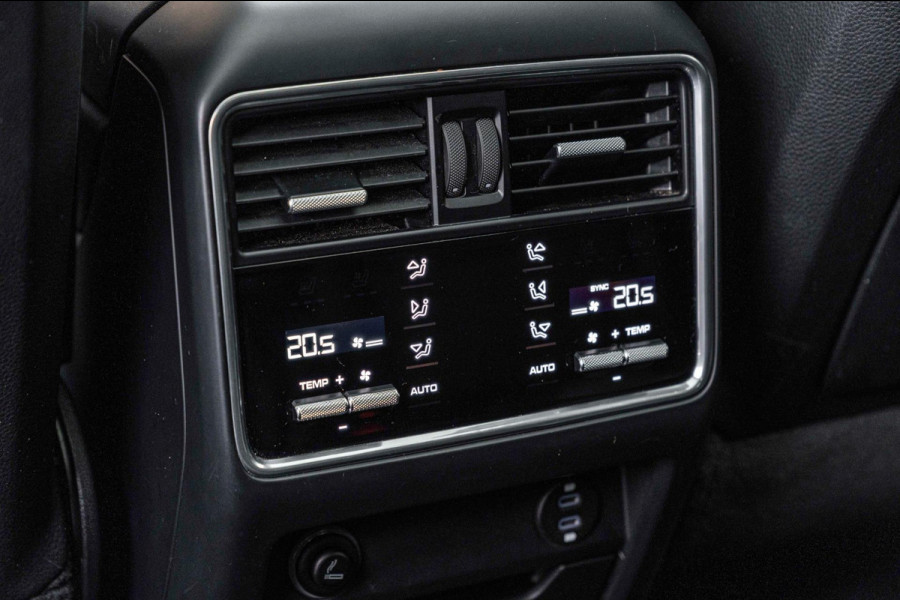 Porsche Cayenne Coupé 3.0 E-Hybrid Platinum Edition Sport Design Luchtvering Pano Soft Black Optic Close 22''