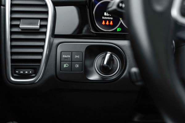 Porsche Cayenne Coupé 3.0 E-Hybrid Platinum Edition Sport Design Luchtvering Pano Soft Black Optic Close 22''