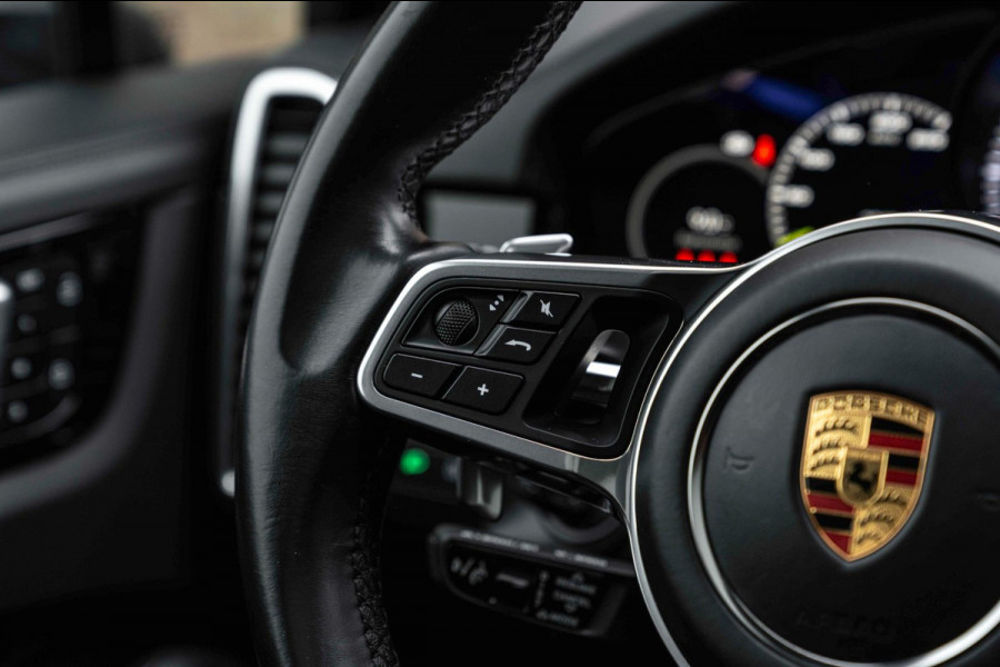 Porsche Cayenne Coupé 3.0 E-Hybrid Platinum Edition Sport Design Luchtvering Pano Soft Black Optic Close 22''