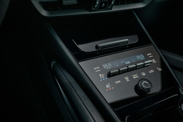 Porsche Cayenne 3.0 E-Hybrid SportDesign 4-Wielsturing InnoDrive