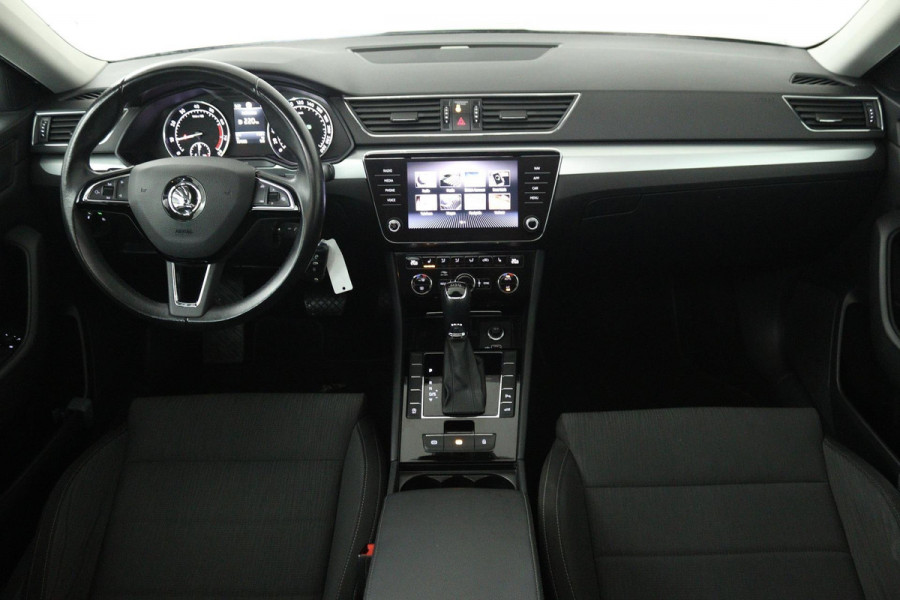 Škoda Superb Combi 1.5 TSI ACT Ambition Business (PANORAMADAK, TREKHAAK, STOELVERWARMING, CARPLAY, PDC)
