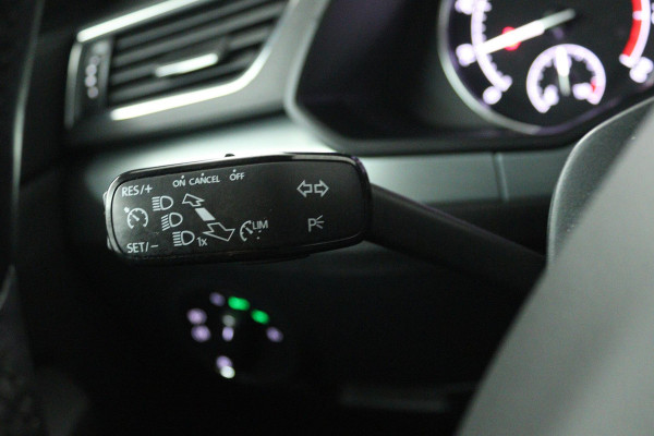 Škoda Superb Combi 1.5 TSI ACT Ambition Business (PANORAMADAK, TREKHAAK, STOELVERWARMING, CARPLAY, PDC)