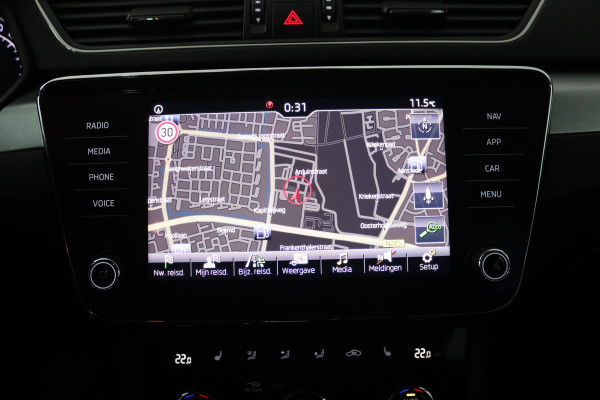 Škoda Superb Combi 1.5 TSI ACT Ambition Business (PANORAMADAK, TREKHAAK, STOELVERWARMING, CARPLAY, PDC)
