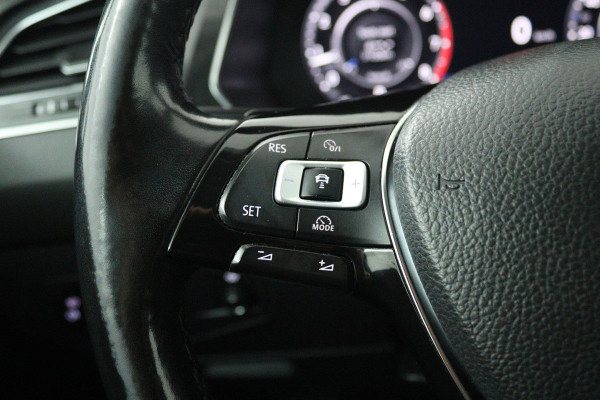 Volkswagen Tiguan Allspace 1.4 TSI Highline 7p. (TREKHAAK, VIRTUAL, STOELVERWARMING, CAMERA, LEDER, LED)