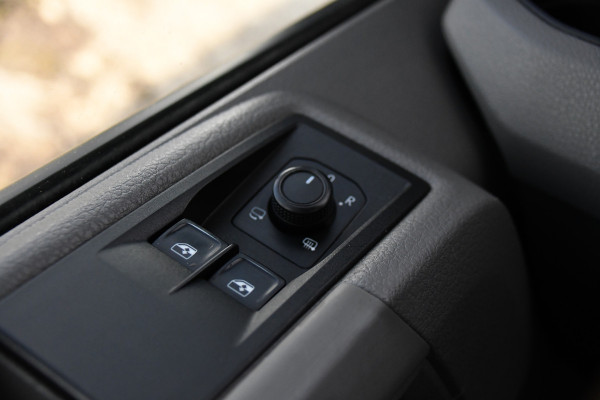 MAN TGE 2.0 L3H3 PB Edition Camera, Cruise, Carplay, LED, Clima, Stoelverwarming, Trekhaak, 140pk, Sensoren, Leder, Uniek!