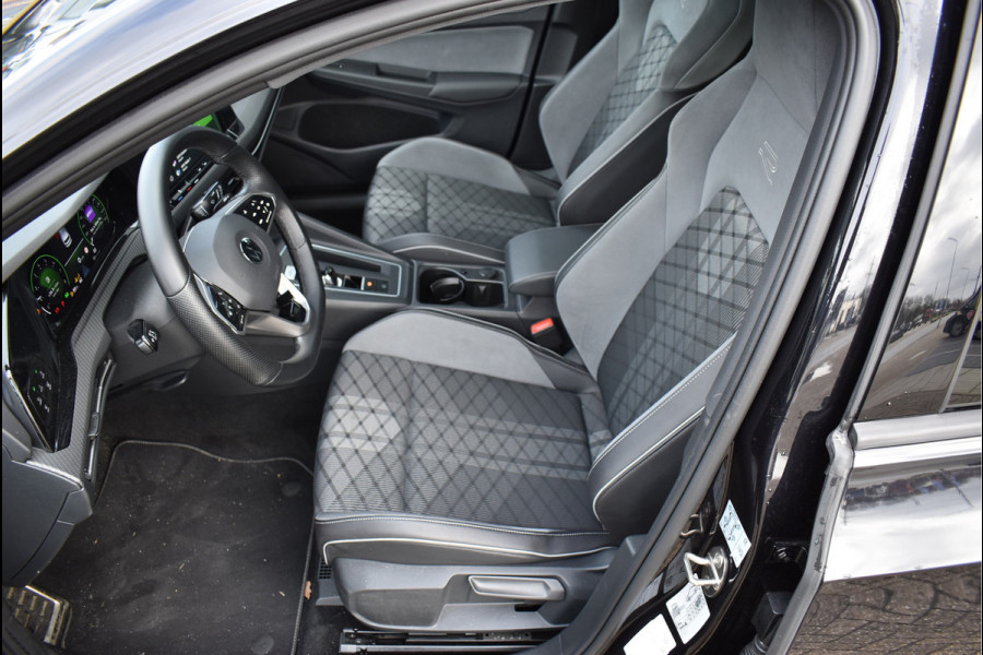 Volkswagen Golf 1.5 eTSI R-Line 150 Pk Pano H/K Navi HUD Camera ACC