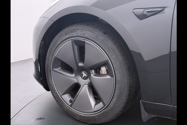 Tesla Model 3 RWD SR plus 325PK LFP Accu Ivory AutoPilot Leder Pano-dak FSD-vb. Adaptive-Cruise Camera's Elektr.-Stuur+Stoelen+Spiegels+Geheug Priv.Glasss Navi LED DAB Voorverwarmen Keyless One-Pedal-Drive Lmv 18" SOH 89% 1e Eigenaar Origineel Nederlandse Auto Fabrieks Garantie op Accu en Motor tot 23-08-2031 / 160.000km