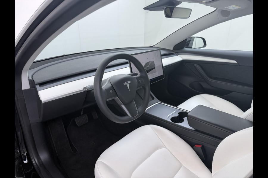 Tesla Model 3 RWD SR plus 325PK LFP Accu Ivory AutoPilot Leder Pano-dak FSD-vb. Adaptive-Cruise Camera's Elektr.-Stuur+Stoelen+Spiegels+Geheug Priv.Glasss Navi LED DAB Voorverwarmen Keyless One-Pedal-Drive Lmv 18" SOH 89% 1e Eigenaar Origineel Nederlandse Auto Fabrieks Garantie op Accu en Motor tot 23-08-2031 / 160.000km