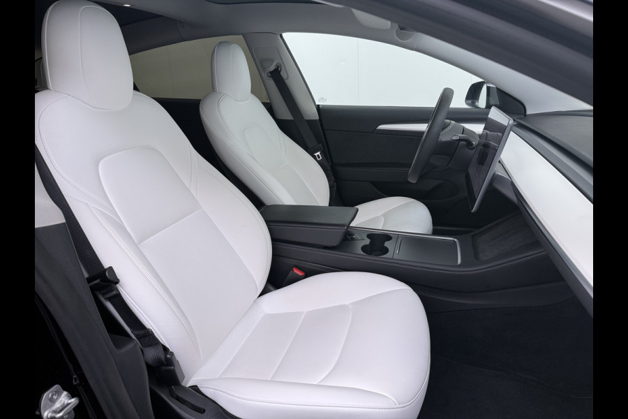 Tesla Model 3 RWD SR plus 325PK LFP Accu Ivory AutoPilot Leder Pano-dak FSD-vb. Adaptive-Cruise Camera's Elektr.-Stuur+Stoelen+Spiegels+Geheug Priv.Glasss Navi LED DAB Voorverwarmen Keyless One-Pedal-Drive Lmv 18" SOH 89% 1e Eigenaar Origineel Nederlandse Auto Fabrieks Garantie op Accu en Motor tot 23-08-2031 / 160.000km