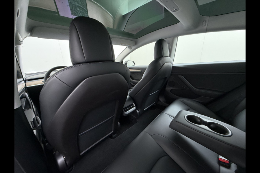 Tesla Model 3 RWD SR+ NW Model 60kWh LFP 283PK Warmtepomp Elektr.A-klep Sentry Mode Stoel+Bankverwarmd FSD 18" Premium Luidspr. AutoPilot Leer Navi LED Comfortstoelen ACC DAB Keyless en Voorverwarmen interieur via App One-Pedal-Drive Origineel Nederlandse auto Garantie Accu/Motor tot 14-06-2029 max 160.000km