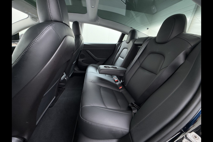 Tesla Model 3 RWD SR+ NW Model 60kWh LFP 283PK Warmtepomp Elektr.A-klep Sentry Mode Stoel+Bankverwarmd FSD 18" Premium Luidspr. AutoPilot Leer Navi LED Comfortstoelen ACC DAB Keyless en Voorverwarmen interieur via App One-Pedal-Drive Origineel Nederlandse auto Garantie Accu/Motor tot 14-06-2029 max 160.000km
