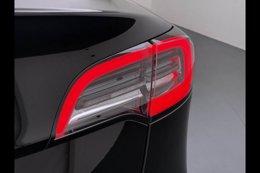 Tesla Model 3 RWD SR+ NW Model 60kWh LFP 283PK Warmtepomp Elektr.A-klep Sentry Mode Stoel+Bankverwarmd FSD 18" Premium Luidspr. AutoPilot Leer Navi LED Comfortstoelen ACC DAB Keyless en Voorverwarmen interieur via App One-Pedal-Drive Origineel Nederlandse auto Garantie Accu/Motor tot 14-06-2029 max 160.000km