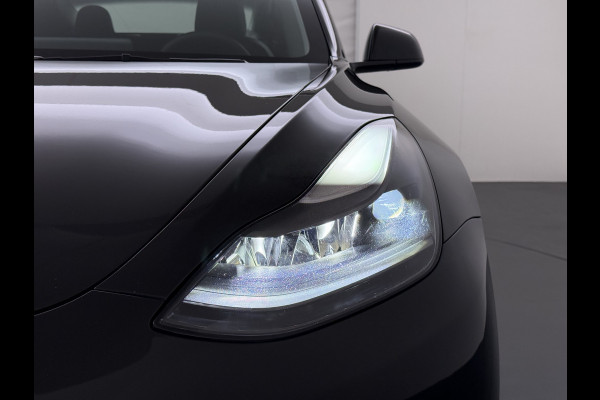Tesla Model 3 RWD SR+ NW Model 60kWh LFP 283PK Warmtepomp Elektr.A-klep Sentry Mode Stoel+Bankverwarmd FSD 18" Premium Luidspr. AutoPilot Leer Navi LED Comfortstoelen ACC DAB Keyless en Voorverwarmen interieur via App One-Pedal-Drive Origineel Nederlandse auto Garantie Accu/Motor tot 14-06-2029 max 160.000km