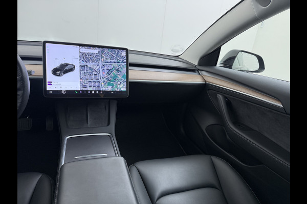 Tesla Model 3 RWD SR+ NW Model 60kWh LFP 283PK Warmtepomp Elektr.A-klep Sentry Mode Stoel+Bankverwarmd FSD 18" Premium Luidspr. AutoPilot Leer Navi LED Comfortstoelen ACC DAB Keyless en Voorverwarmen interieur via App One-Pedal-Drive Origineel Nederlandse auto Garantie Accu/Motor tot 14-06-2029 max 160.000km
