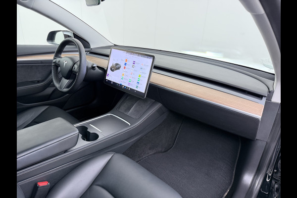 Tesla Model 3 RWD SR+ NW Model 60kWh LFP 283PK Warmtepomp Elektr.A-klep Sentry Mode Stoel+Bankverwarmd FSD 18" Premium Luidspr. AutoPilot Leer Navi LED Comfortstoelen ACC DAB Keyless en Voorverwarmen interieur via App One-Pedal-Drive Origineel Nederlandse auto Garantie Accu/Motor tot 14-06-2029 max 160.000km