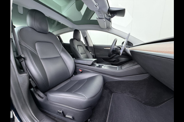 Tesla Model 3 RWD SR+ NW Model 60kWh LFP 283PK Warmtepomp Elektr.A-klep Sentry Mode Stoel+Bankverwarmd FSD 18" Premium Luidspr. AutoPilot Leer Navi LED Comfortstoelen ACC DAB Keyless en Voorverwarmen interieur via App One-Pedal-Drive Origineel Nederlandse auto Garantie Accu/Motor tot 14-06-2029 max 160.000km