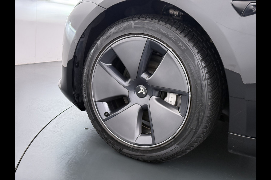Tesla Model 3 RWD SR+ NW Model 60kWh LFP 283PK Warmtepomp Elektr.A-klep Sentry Mode Stoel+Bankverwarmd FSD 18" Premium Luidspr. AutoPilot Leer Navi LED Comfortstoelen ACC DAB Keyless en Voorverwarmen interieur via App One-Pedal-Drive Origineel Nederlandse auto Garantie Accu/Motor tot 14-06-2029 max 160.000km