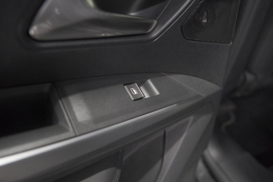 Peugeot 3008 1.2 Hybrid 136 GT | Panoramdak | 360 Camera | Stoelverwarming | Elektrische Kofferklep | Allseason Banden