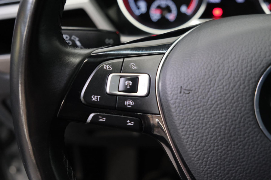 Volkswagen Touran 2.0 TDI 150 PK DSG > Grijskenteken < - Airco, Cruise, Navi, PDC.