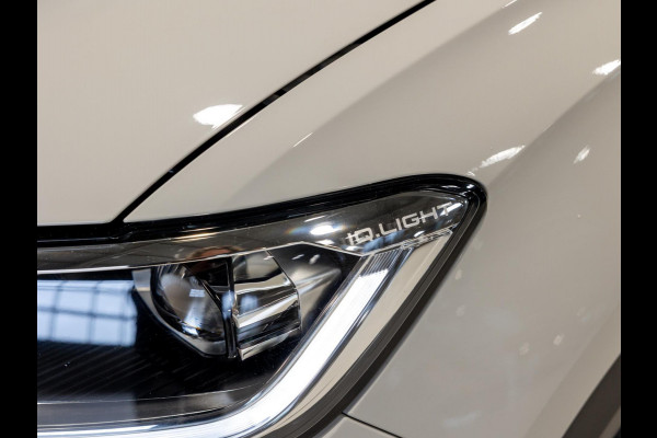 Volkswagen T-Roc 1.5 TSI R-Line Edition / 150pk / Stoel en stuur verwarming / Achteruitrij camera / Keyless /