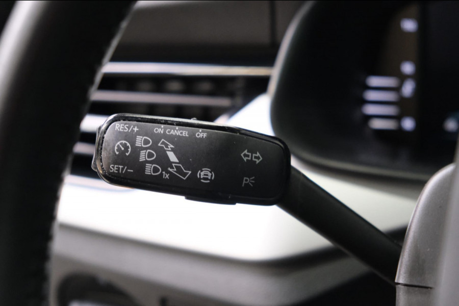 Škoda Kamiq 1.0 TSI Ambition Automaat - N.A.P. Airco, Cruise, Navi, Pano.